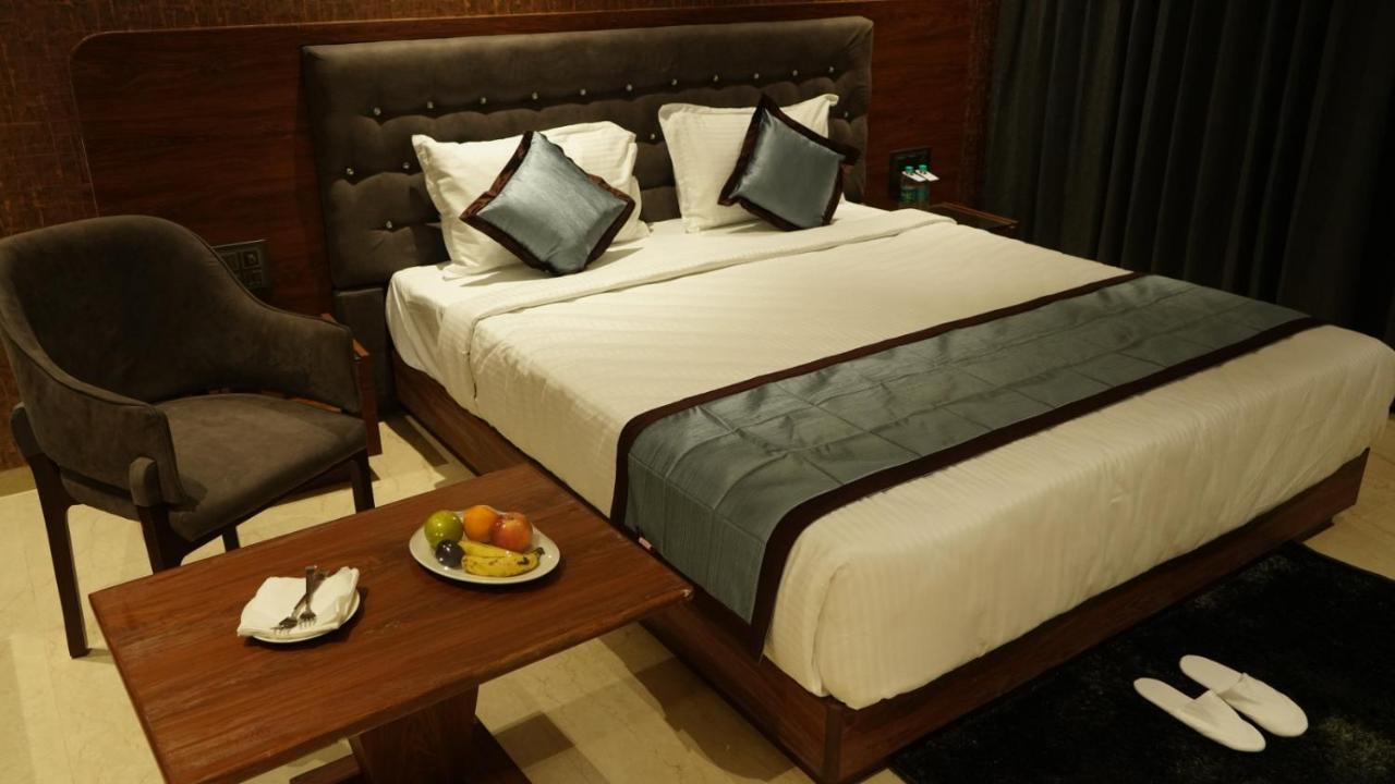 Alaukik 4*